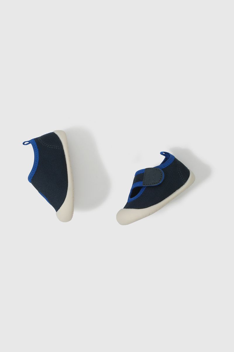 23050357v25-4