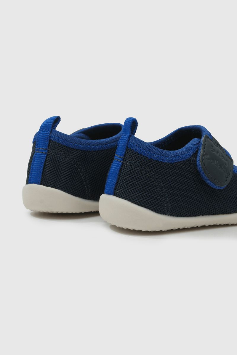 23050357v25-5