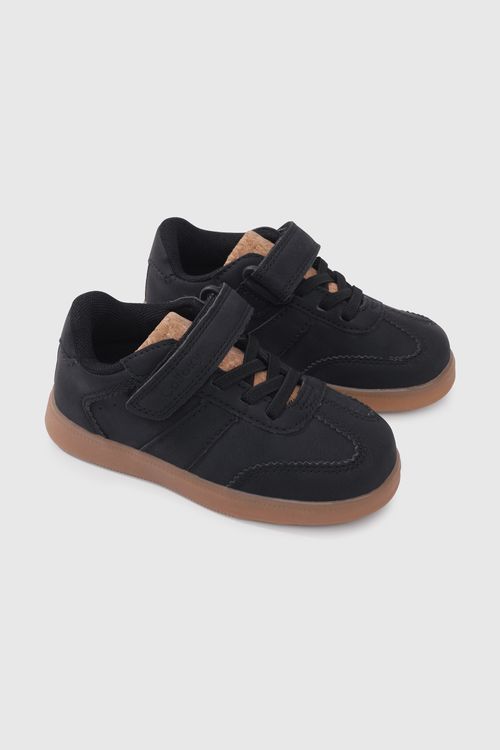 Zapatilla Urbana Negra Lifestyle retro para caminante niña